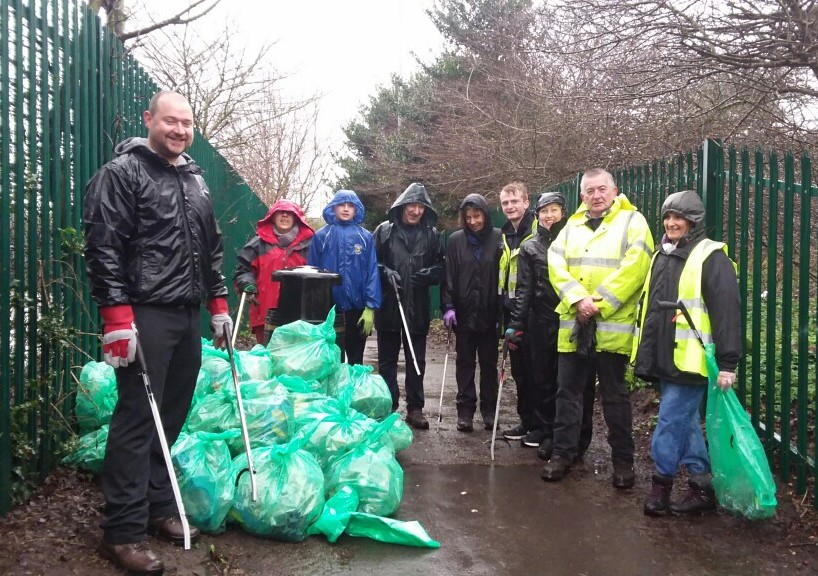 Photo of volunteers with rubbish collected