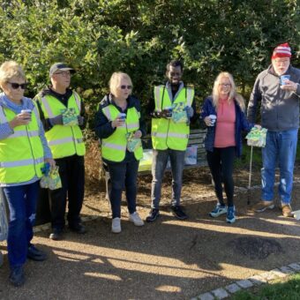 The team of volunteer bulb planters